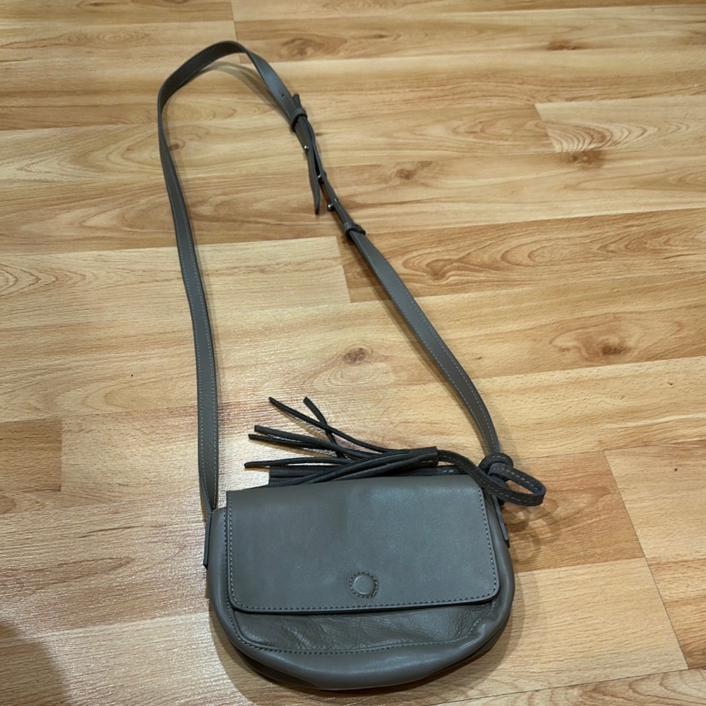 American Eagle-Gray Leather Crossbody Bag

Brand New